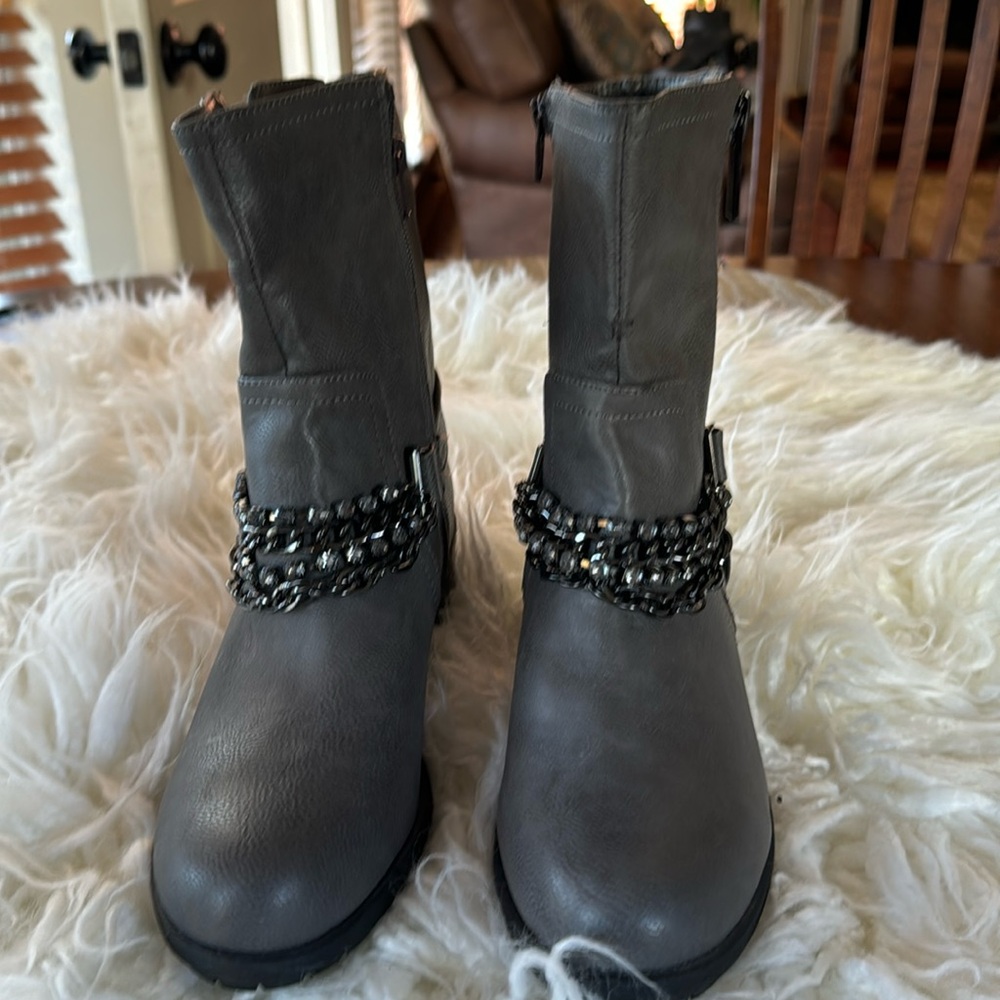 Women’s grey low heeled boots